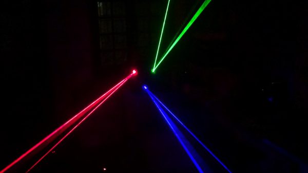 chùm tia đẹp mắt của Đèn laser trung tâm 3 cửa 3 màu