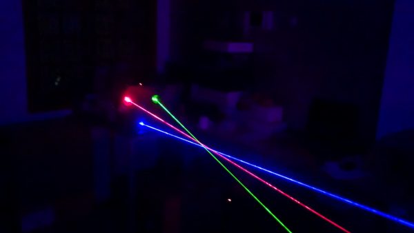 Tia sáng đan xen của Đèn laser trung tâm 3 cửa 3 màu RGB