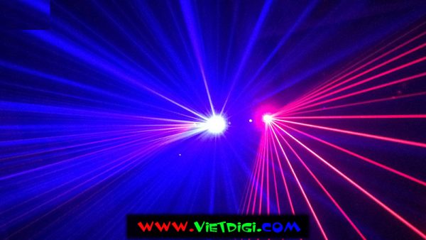 Chùm tia quét của đèn laser 6 mắt 3 màu Elisa