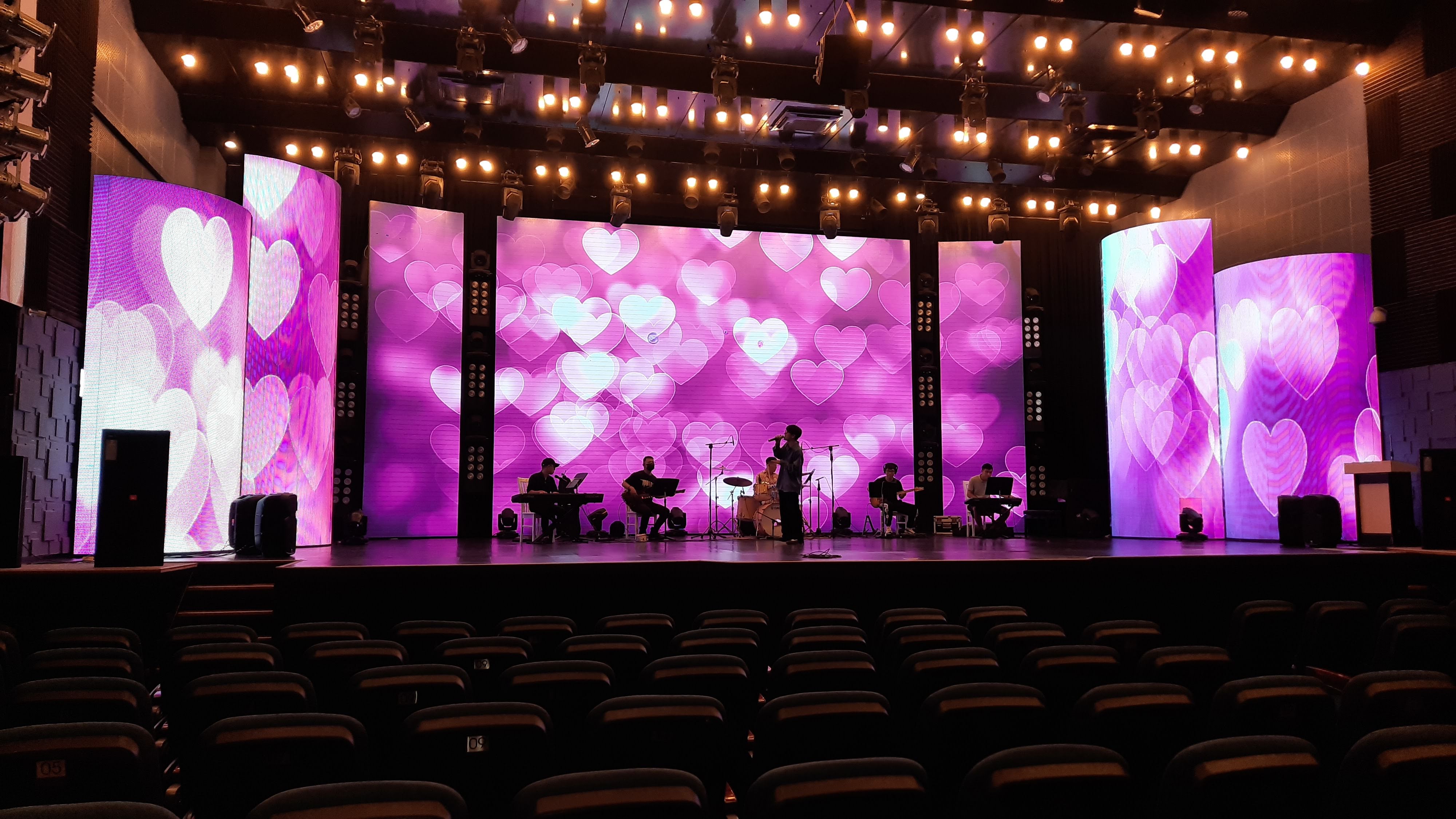Màn hình LED sân khấu sự kiện